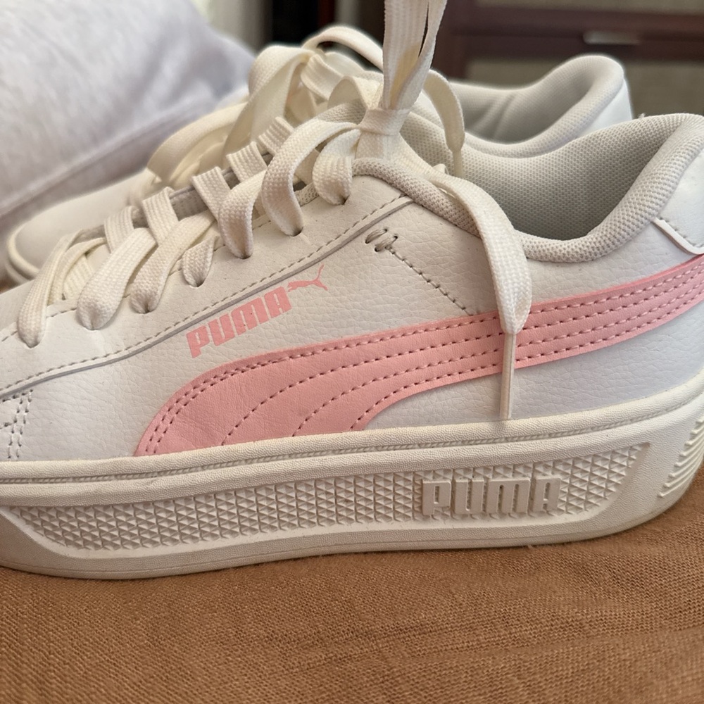 Puma White Sneakers with Pink Stripe